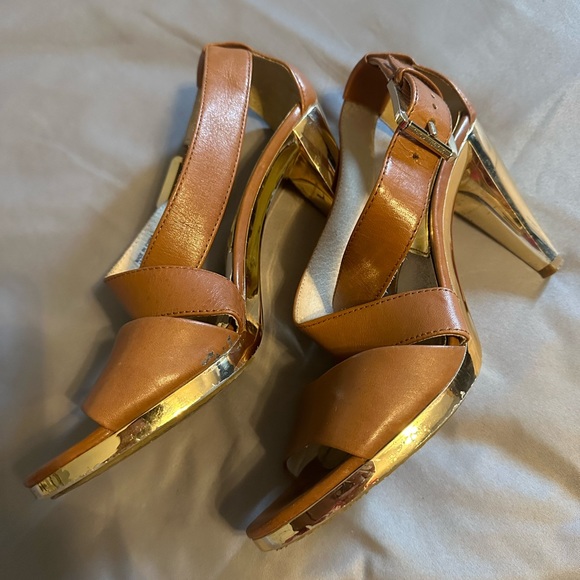 ❌SOLD❌ MICHAEL KORS CHUNKY HEELS - Picture 2 of 7